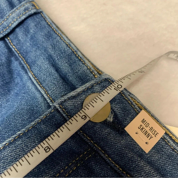 a.n.a NWT mid rise skinny jeans size 10 no distressing - Picture 6 of 9